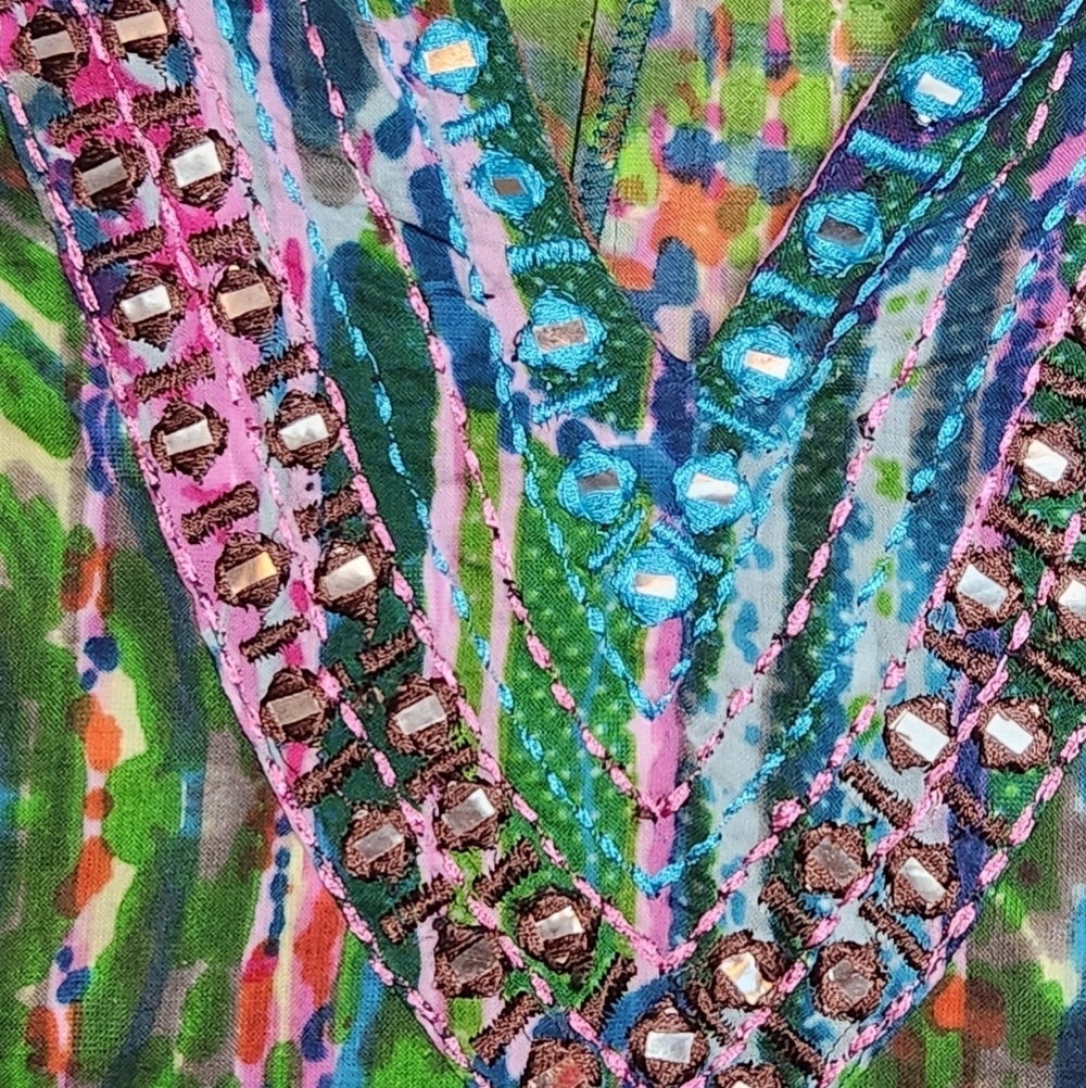 Soft Surroundings Batik Oversized Embroidered V-Neck Long Sleeve Tunic Size M - Picture 4 of 8